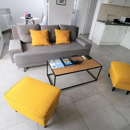 Serenity Heights Apartment: A Panoramic Haven Near Old Town - Free Minibar 부쿠레슈티 외부 사진