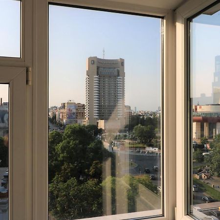 Serenity Heights Apartment: A Panoramic Haven Near Old Town - Free Minibar 부쿠레슈티 외부 사진