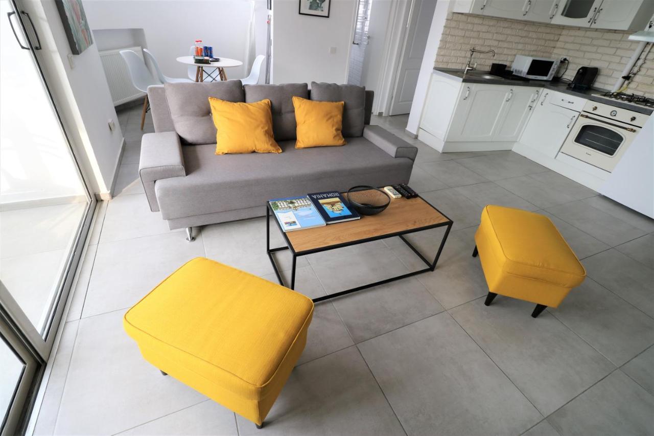 Serenity Heights Apartment: A Panoramic Haven Near Old Town - Free Minibar 부쿠레슈티 외부 사진