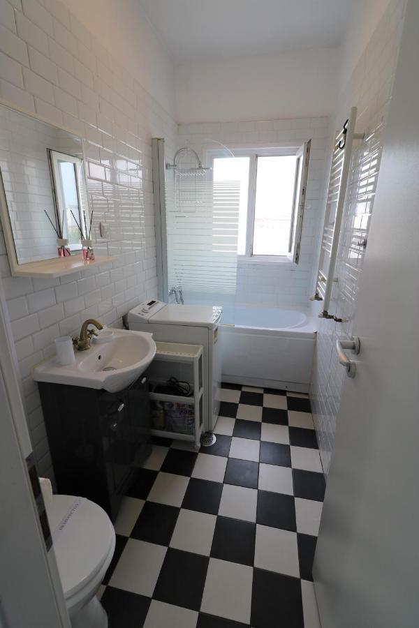 Serenity Heights Apartment: A Panoramic Haven Near Old Town - Free Minibar 부쿠레슈티 외부 사진