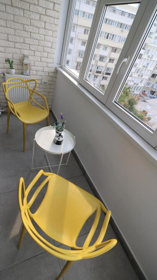 Serenity Heights Apartment: A Panoramic Haven Near Old Town - Free Minibar 부쿠레슈티 외부 사진