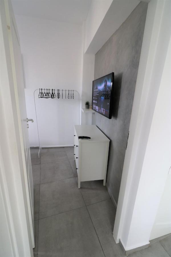 Serenity Heights Apartment: A Panoramic Haven Near Old Town - Free Minibar 부쿠레슈티 외부 사진