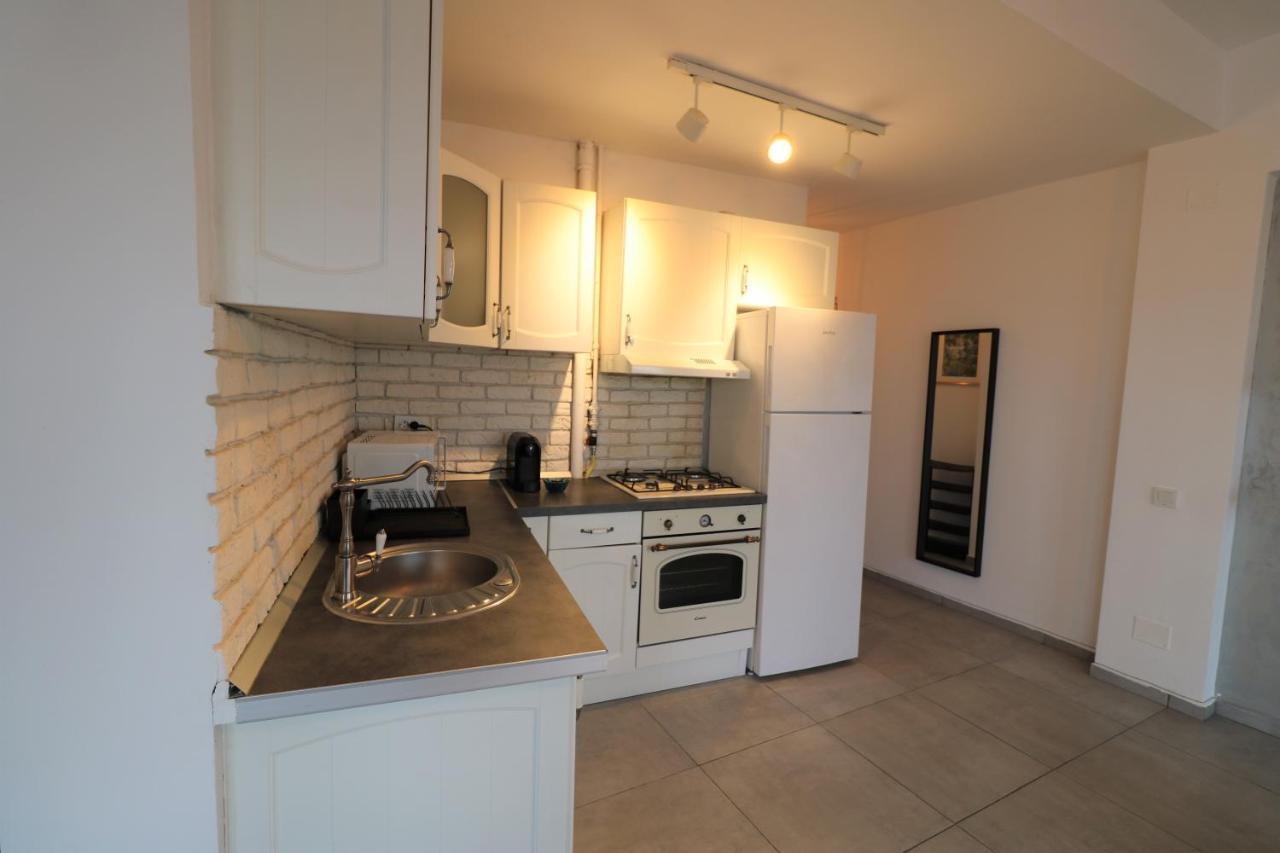Serenity Heights Apartment: A Panoramic Haven Near Old Town - Free Minibar 부쿠레슈티 외부 사진