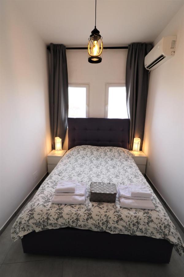Serenity Heights Apartment: A Panoramic Haven Near Old Town - Free Minibar 부쿠레슈티 외부 사진