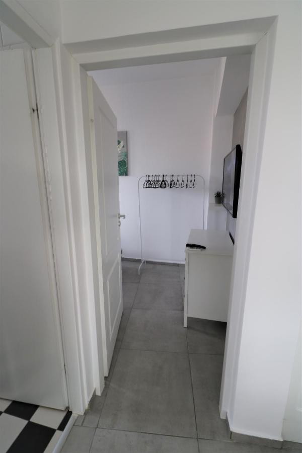 Serenity Heights Apartment: A Panoramic Haven Near Old Town - Free Minibar 부쿠레슈티 외부 사진