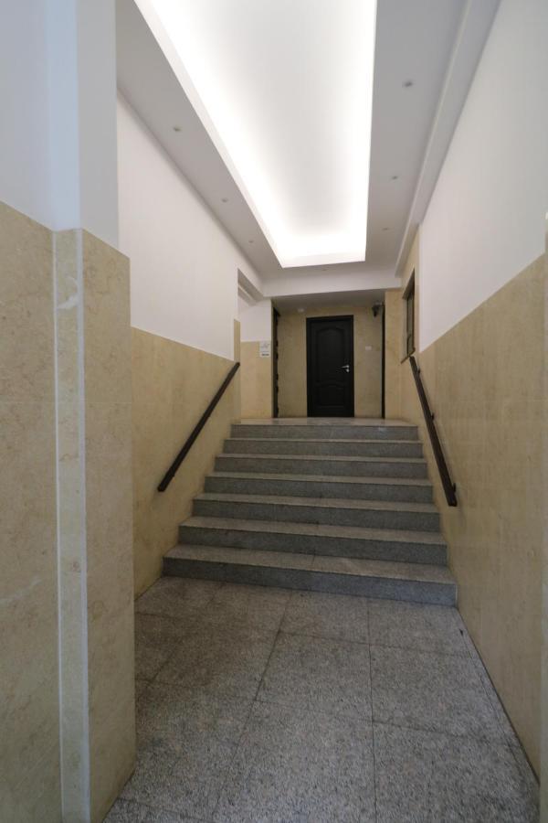 Serenity Heights Apartment: A Panoramic Haven Near Old Town - Free Minibar 부쿠레슈티 외부 사진