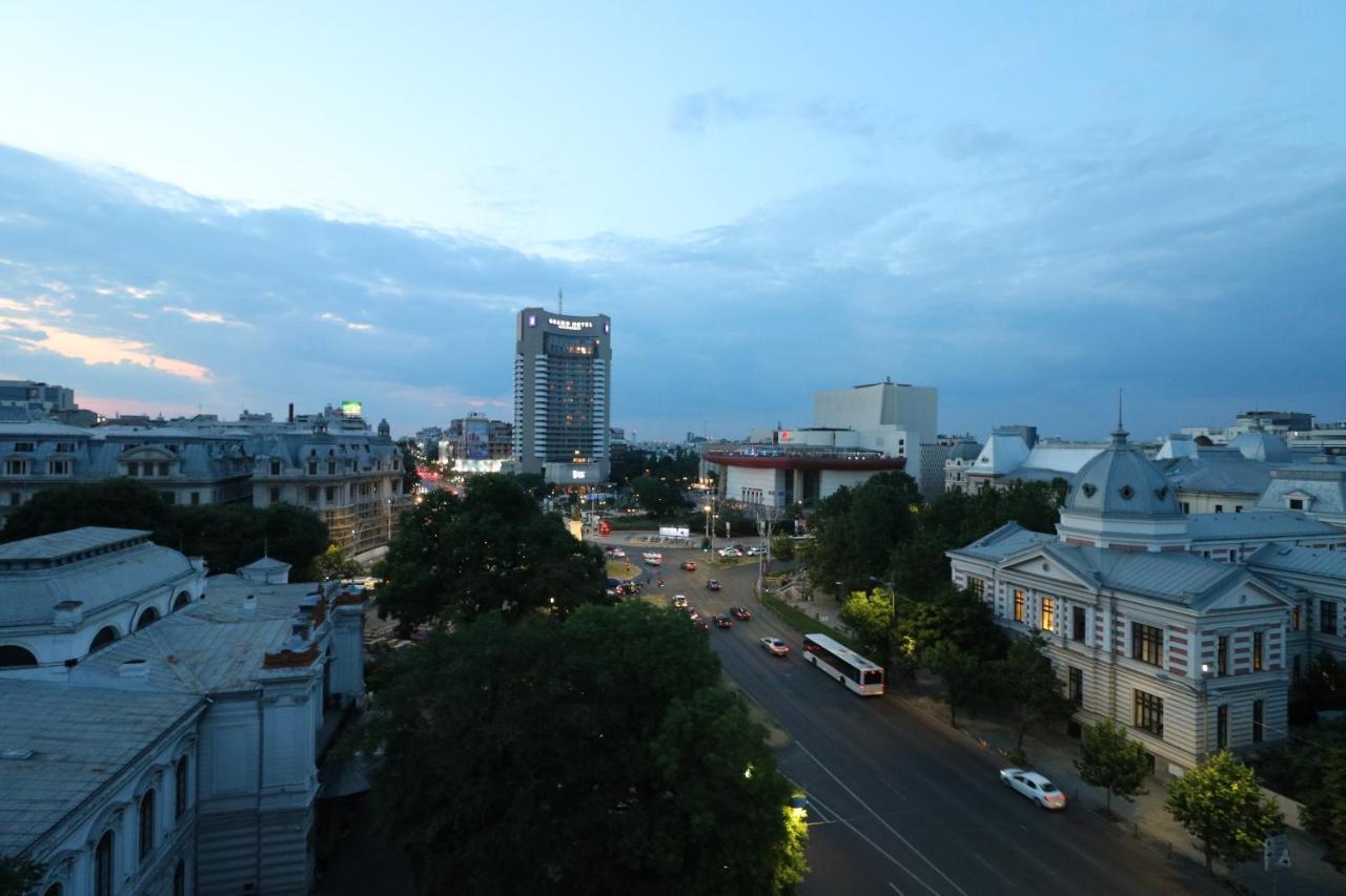 Serenity Heights Apartment: A Panoramic Haven Near Old Town - Free Minibar 부쿠레슈티 외부 사진