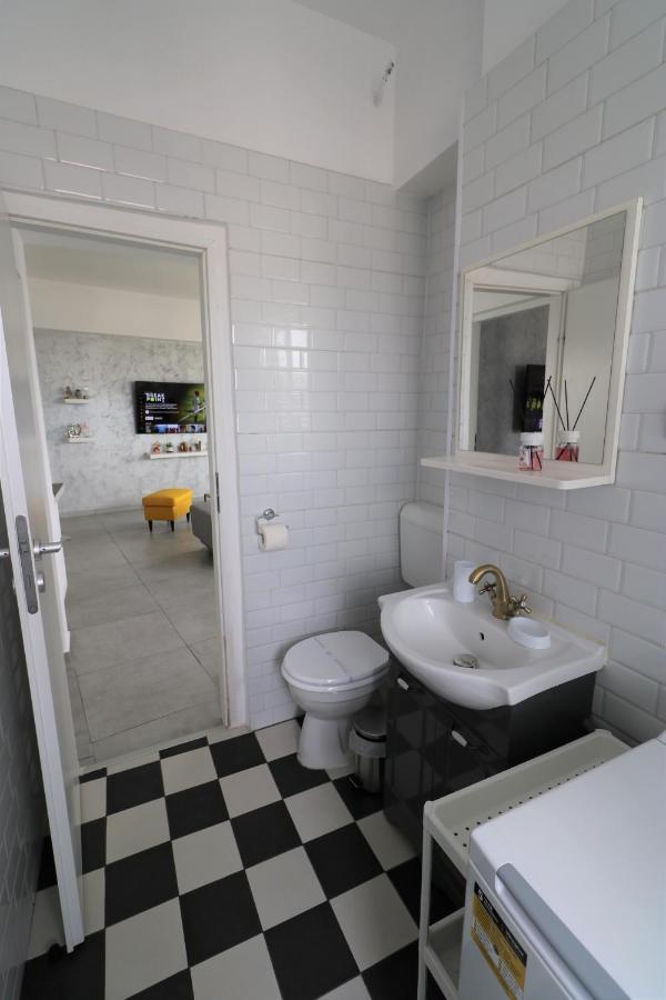 Serenity Heights Apartment: A Panoramic Haven Near Old Town - Free Minibar 부쿠레슈티 외부 사진