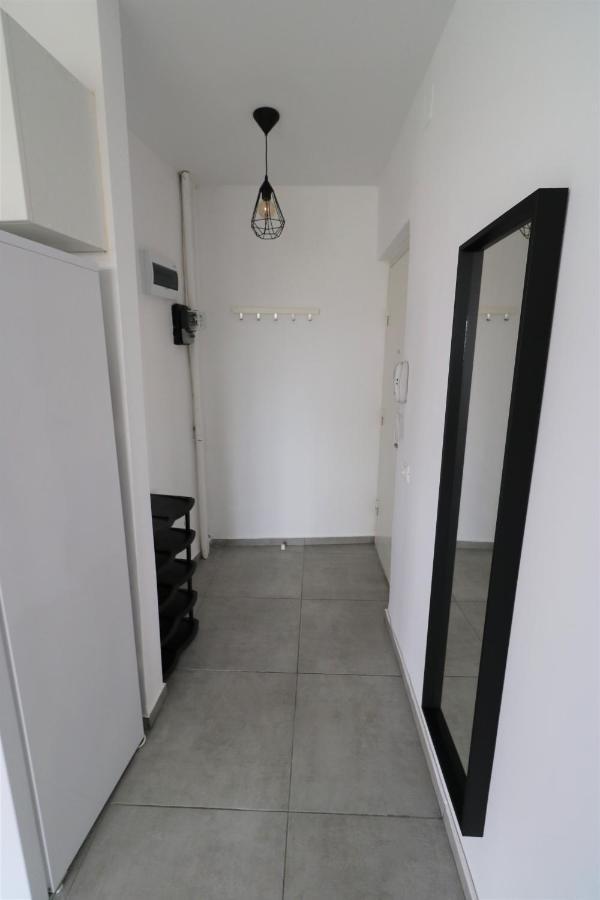 Serenity Heights Apartment: A Panoramic Haven Near Old Town - Free Minibar 부쿠레슈티 외부 사진
