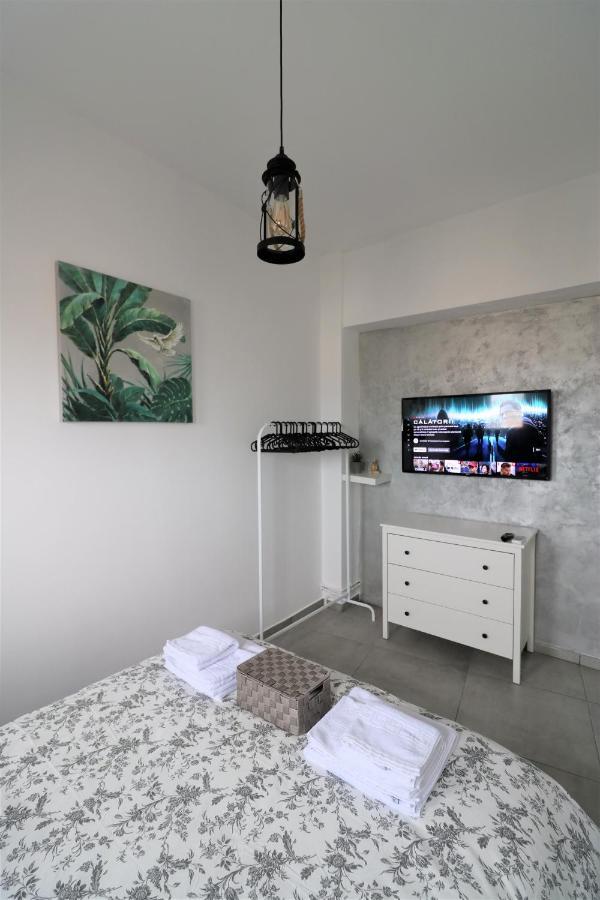 Serenity Heights Apartment: A Panoramic Haven Near Old Town - Free Minibar 부쿠레슈티 외부 사진