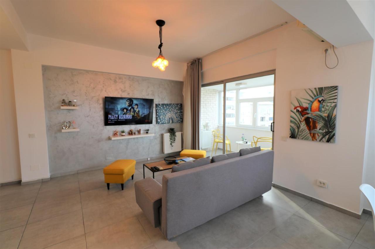 Serenity Heights Apartment: A Panoramic Haven Near Old Town - Free Minibar 부쿠레슈티 외부 사진