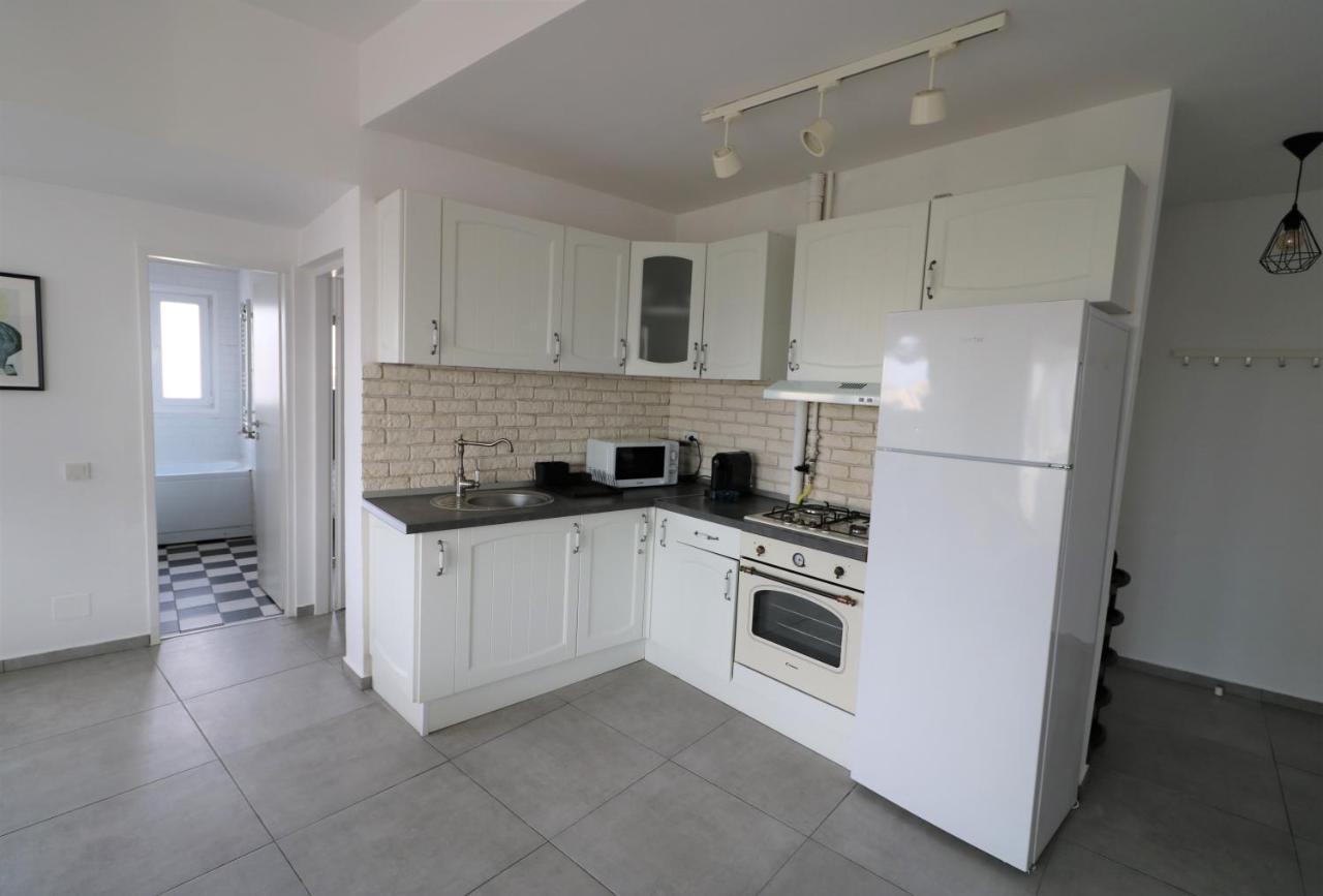 Serenity Heights Apartment: A Panoramic Haven Near Old Town - Free Minibar 부쿠레슈티 외부 사진