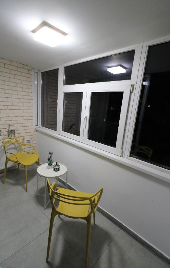 Serenity Heights Apartment: A Panoramic Haven Near Old Town - Free Minibar 부쿠레슈티 외부 사진